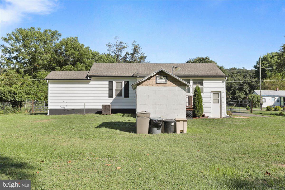 261 MIDDLE LN, GORE, Virginia 22637, 3 Bedrooms Bedrooms, ,1 BathroomBathrooms,Residential,For sale,261 MIDDLE LN,VAFV2036422 MLS # VAFV2036422