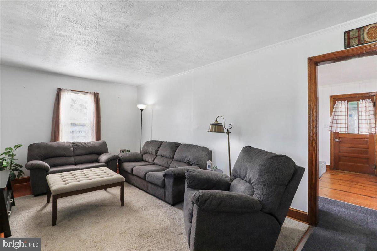 261 MIDDLE LN, GORE, Virginia 22637, 3 Bedrooms Bedrooms, ,1 BathroomBathrooms,Residential,For sale,261 MIDDLE LN,VAFV2036422 MLS # VAFV2036422