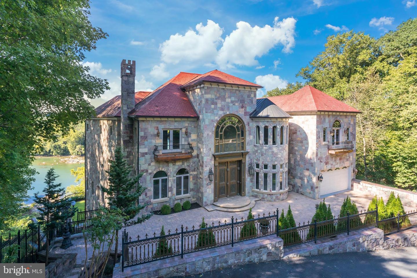 612 RIVERCREST DR, MCLEAN, Virginia 22101, 5 Bedrooms Bedrooms, ,9 BathroomsBathrooms,Residential,For sale,612 RIVERCREST DR,VAFX2263666 MLS # VAFX2263666