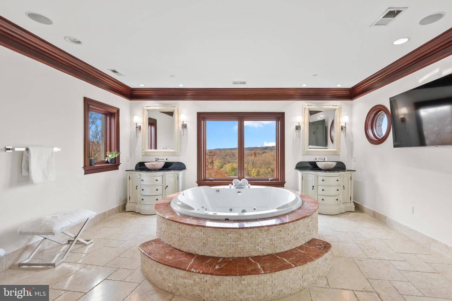 612 RIVERCREST DR, MCLEAN, Virginia 22101, 5 Bedrooms Bedrooms, ,9 BathroomsBathrooms,Residential,For sale,612 RIVERCREST DR,VAFX2263666 MLS # VAFX2263666