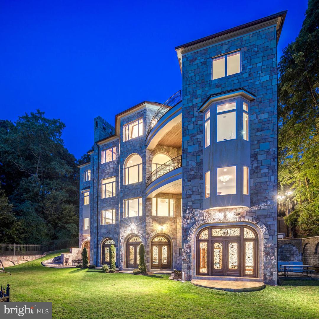 612 RIVERCREST DR, MCLEAN, Virginia 22101, 5 Bedrooms Bedrooms, ,9 BathroomsBathrooms,Residential,For sale,612 RIVERCREST DR,VAFX2263666 MLS # VAFX2263666
