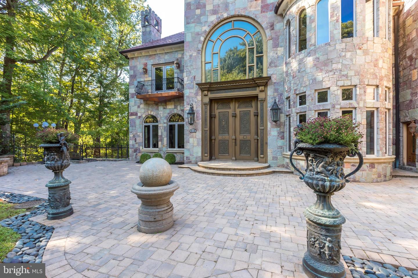 612 RIVERCREST DR, MCLEAN, Virginia 22101, 5 Bedrooms Bedrooms, ,9 BathroomsBathrooms,Residential,For sale,612 RIVERCREST DR,VAFX2263666 MLS # VAFX2263666