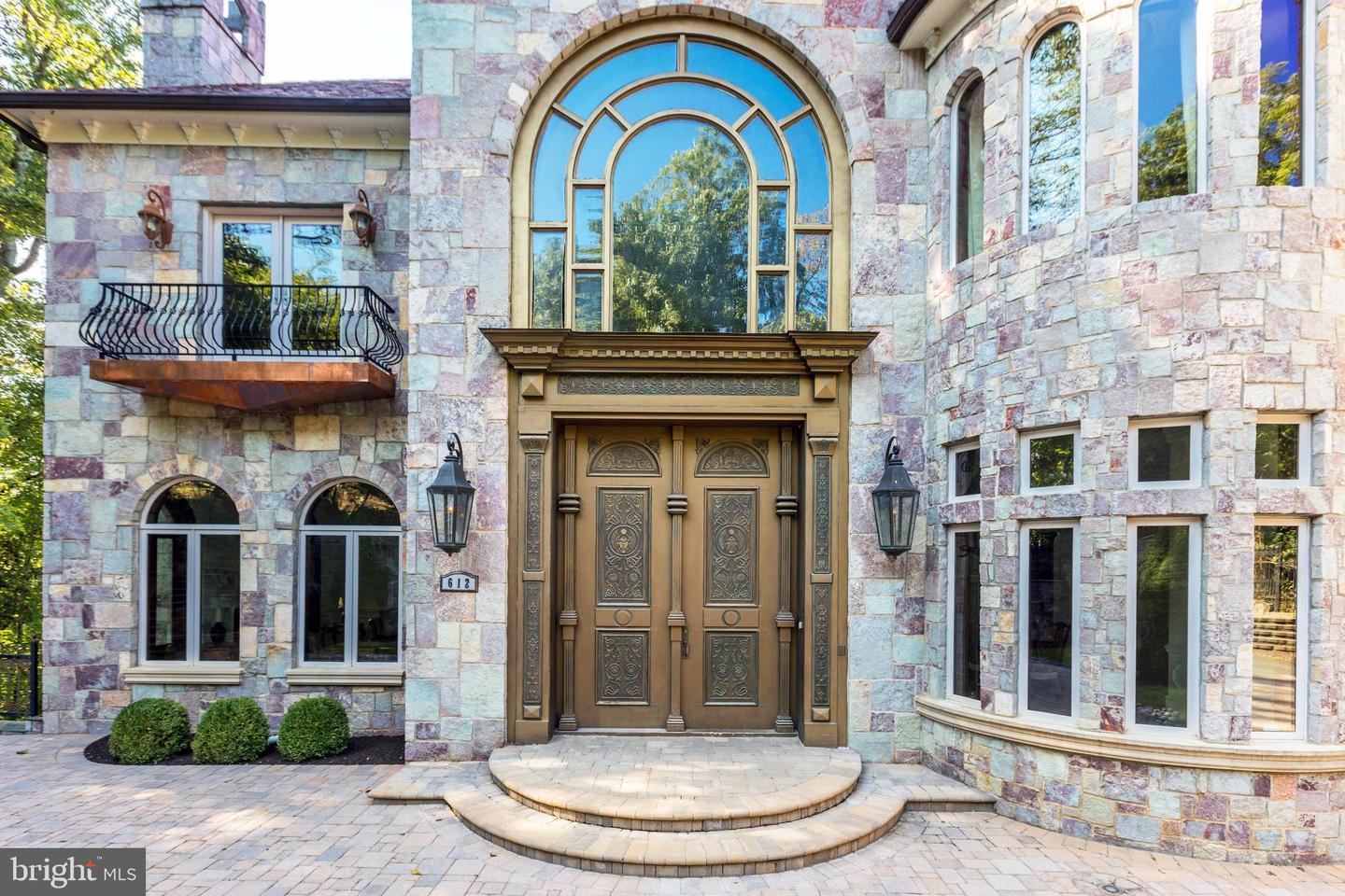 612 RIVERCREST DR, MCLEAN, Virginia 22101, 5 Bedrooms Bedrooms, ,9 BathroomsBathrooms,Residential,For sale,612 RIVERCREST DR,VAFX2263666 MLS # VAFX2263666