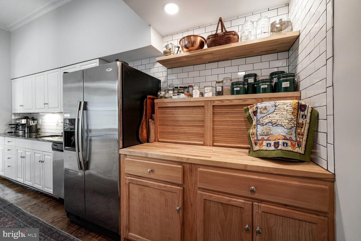 706 PRINCE ST #4, ALEXANDRIA, Virginia 22314, 2 Bedrooms Bedrooms, ,2 BathroomsBathrooms,Residential,For sale,706 PRINCE ST #4,VAAX2049042 MLS # VAAX2049042