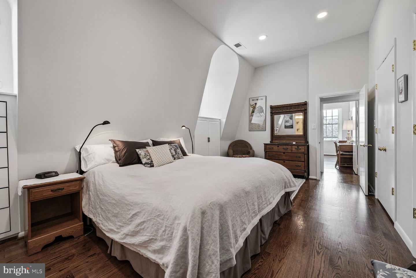 706 PRINCE ST #4, ALEXANDRIA, Virginia 22314, 2 Bedrooms Bedrooms, ,2 BathroomsBathrooms,Residential,For sale,706 PRINCE ST #4,VAAX2049042 MLS # VAAX2049042