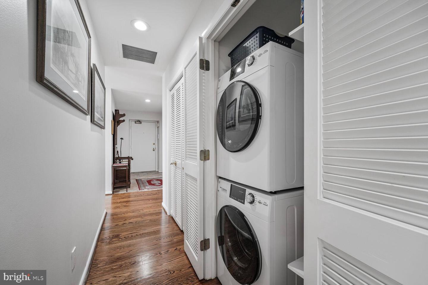 706 PRINCE ST #4, ALEXANDRIA, Virginia 22314, 2 Bedrooms Bedrooms, ,2 BathroomsBathrooms,Residential,For sale,706 PRINCE ST #4,VAAX2049042 MLS # VAAX2049042