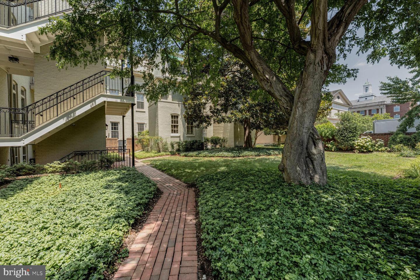 706 PRINCE ST #4, ALEXANDRIA, Virginia 22314, 2 Bedrooms Bedrooms, ,2 BathroomsBathrooms,Residential,For sale,706 PRINCE ST #4,VAAX2049042 MLS # VAAX2049042