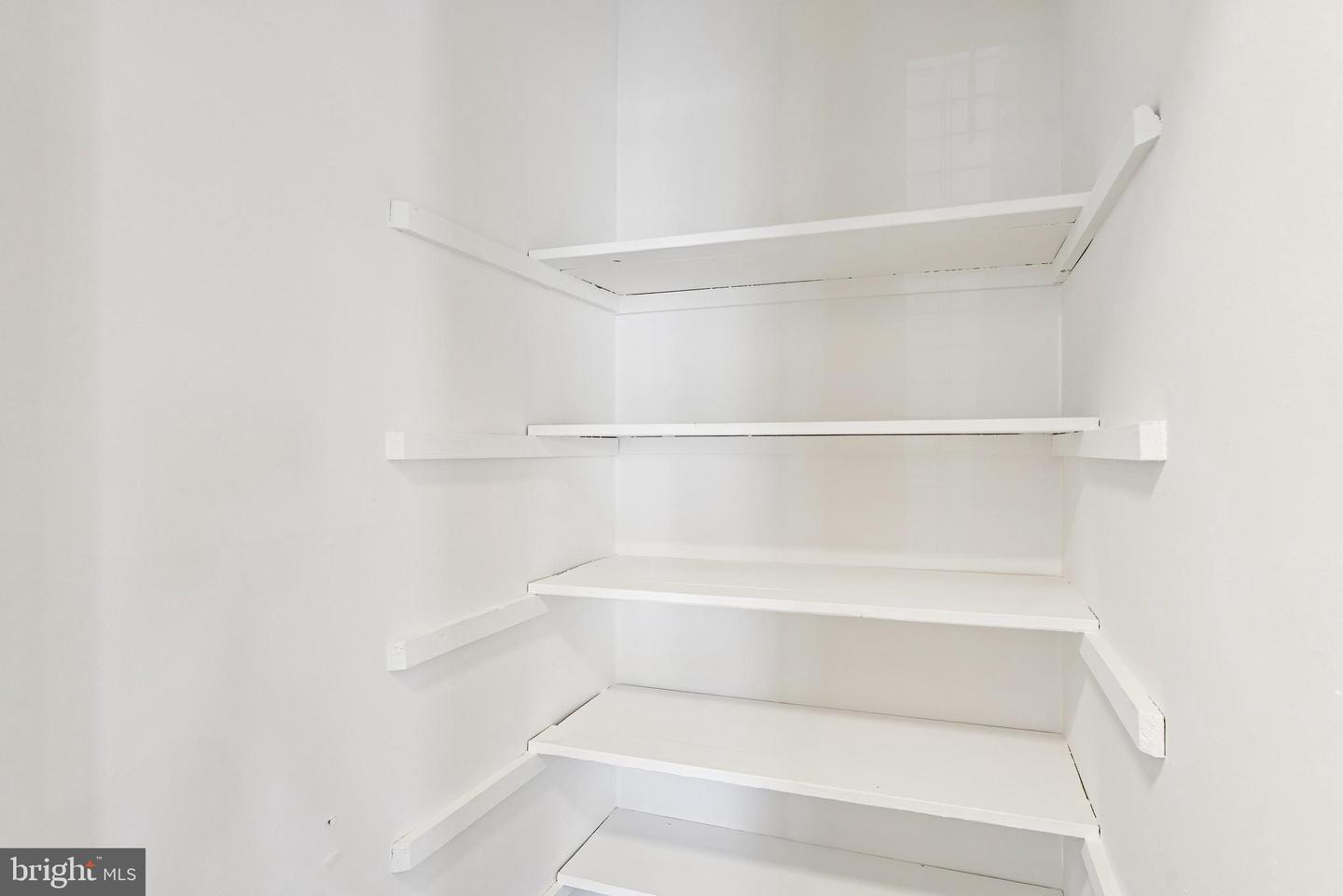 527 N ARMISTEAD ST #101, ALEXANDRIA, Virginia 22312, 1 Bedroom Bedrooms, ,1 BathroomBathrooms,Residential,For sale,527 N ARMISTEAD ST #101,VAAX2049046 MLS # VAAX2049046