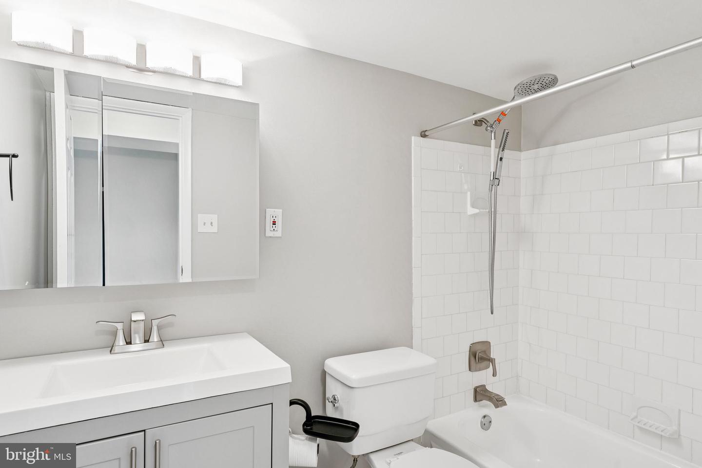 527 N ARMISTEAD ST #101, ALEXANDRIA, Virginia 22312, 1 Bedroom Bedrooms, ,1 BathroomBathrooms,Residential,For sale,527 N ARMISTEAD ST #101,VAAX2049046 MLS # VAAX2049046