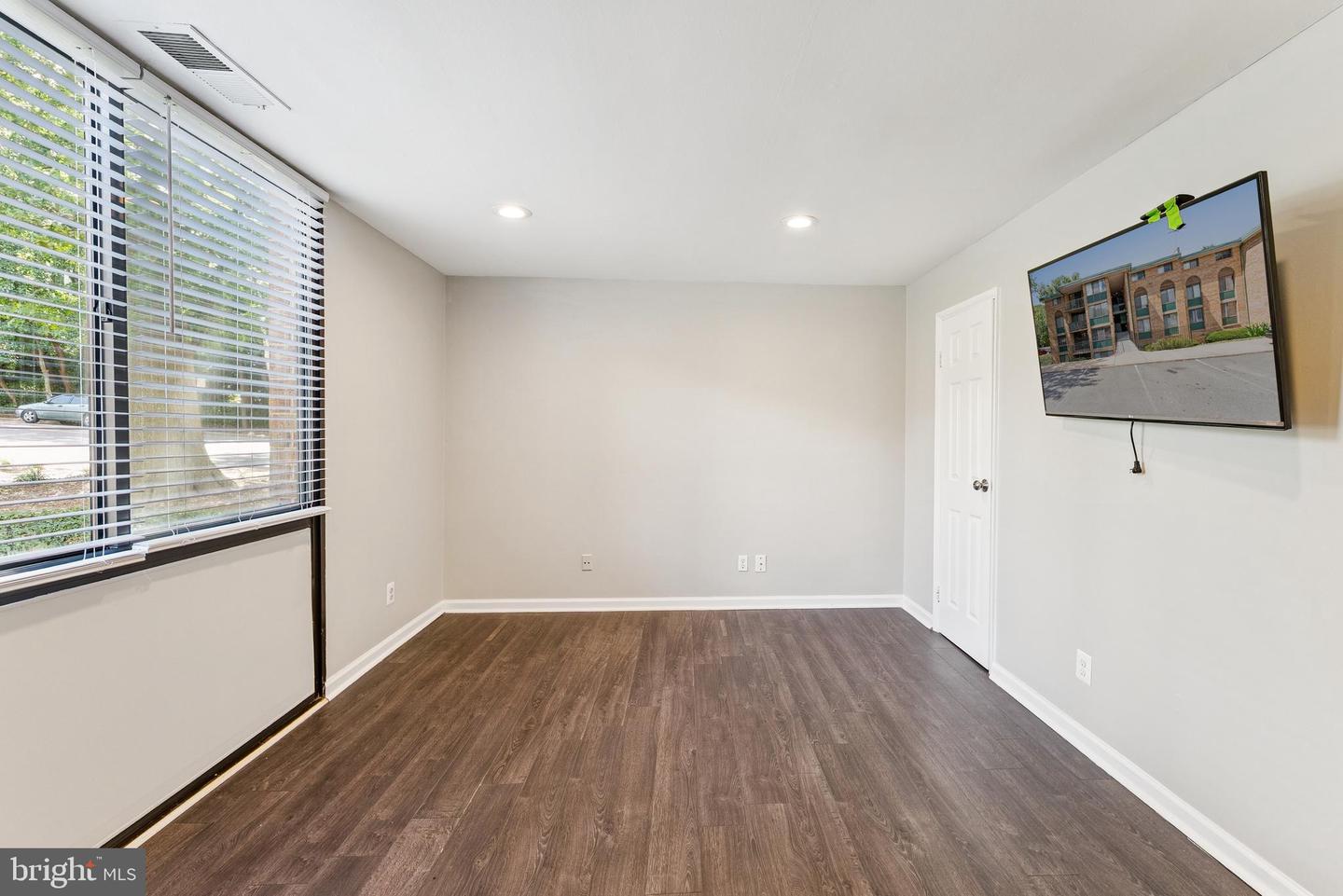 527 N ARMISTEAD ST #101, ALEXANDRIA, Virginia 22312, 1 Bedroom Bedrooms, ,1 BathroomBathrooms,Residential,For sale,527 N ARMISTEAD ST #101,VAAX2049046 MLS # VAAX2049046