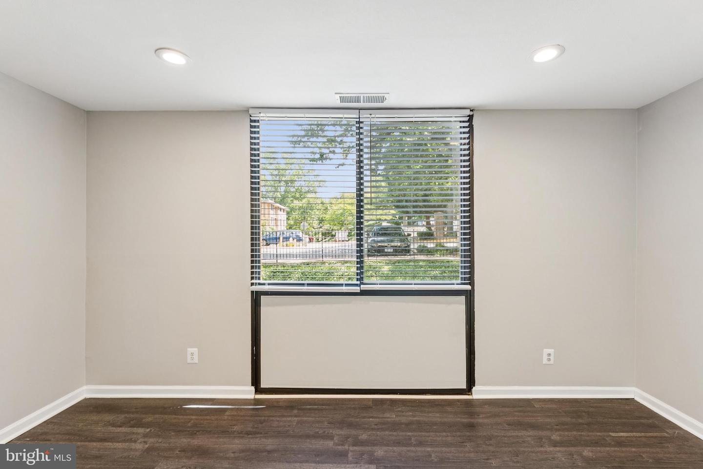 527 N ARMISTEAD ST #101, ALEXANDRIA, Virginia 22312, 1 Bedroom Bedrooms, ,1 BathroomBathrooms,Residential,For sale,527 N ARMISTEAD ST #101,VAAX2049046 MLS # VAAX2049046