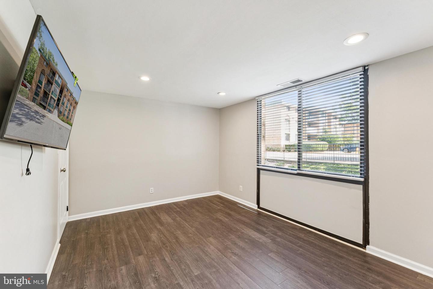 527 N ARMISTEAD ST #101, ALEXANDRIA, Virginia 22312, 1 Bedroom Bedrooms, ,1 BathroomBathrooms,Residential,For sale,527 N ARMISTEAD ST #101,VAAX2049046 MLS # VAAX2049046