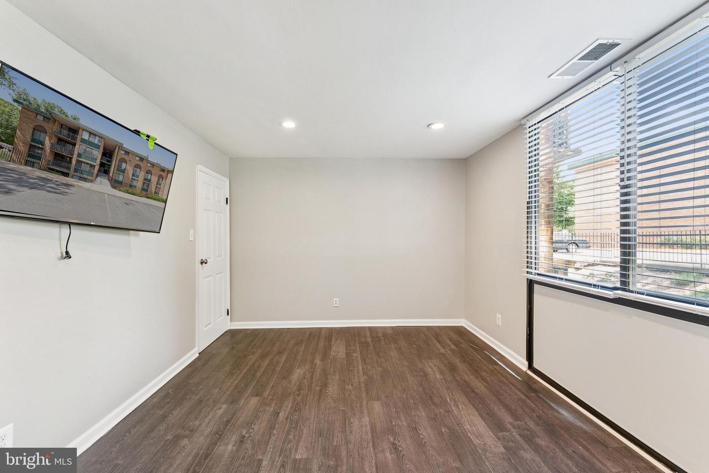 527 N ARMISTEAD ST #101, ALEXANDRIA, Virginia 22312, 1 Bedroom Bedrooms, ,1 BathroomBathrooms,Residential,For sale,527 N ARMISTEAD ST #101,VAAX2049046 MLS # VAAX2049046