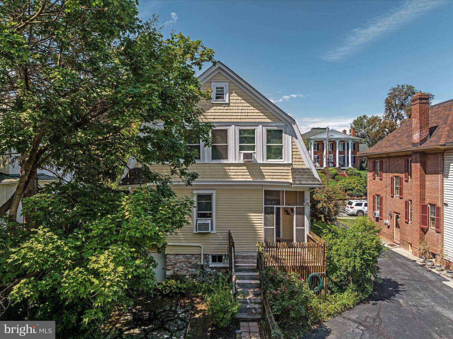 408 S WASHINGTON ST, WINCHESTER, Virginia 22601, 4 Bedrooms Bedrooms, 14 Rooms Rooms,1 BathroomBathrooms,Residential,For sale,408 S WASHINGTON ST,VAWI2008984 MLS # VAWI2008984