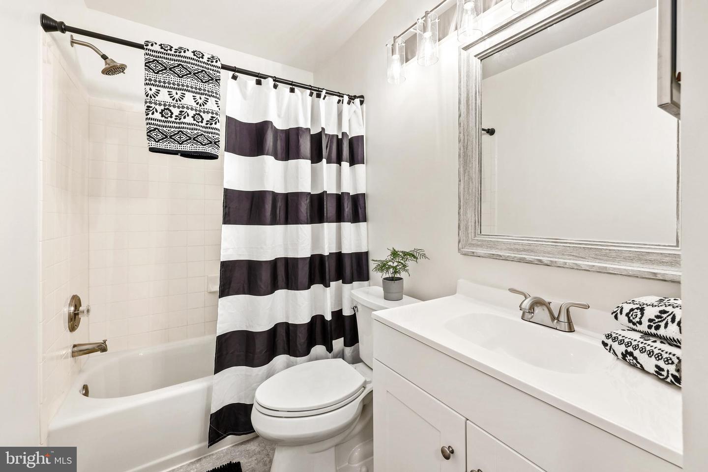 12247 WADSWORTH WAY, WOODBRIDGE, Virginia 22192, 2 Bedrooms Bedrooms, ,2 BathroomsBathrooms,Residential,For sale,12247 WADSWORTH WAY,VAPW2102876 MLS # VAPW2102876