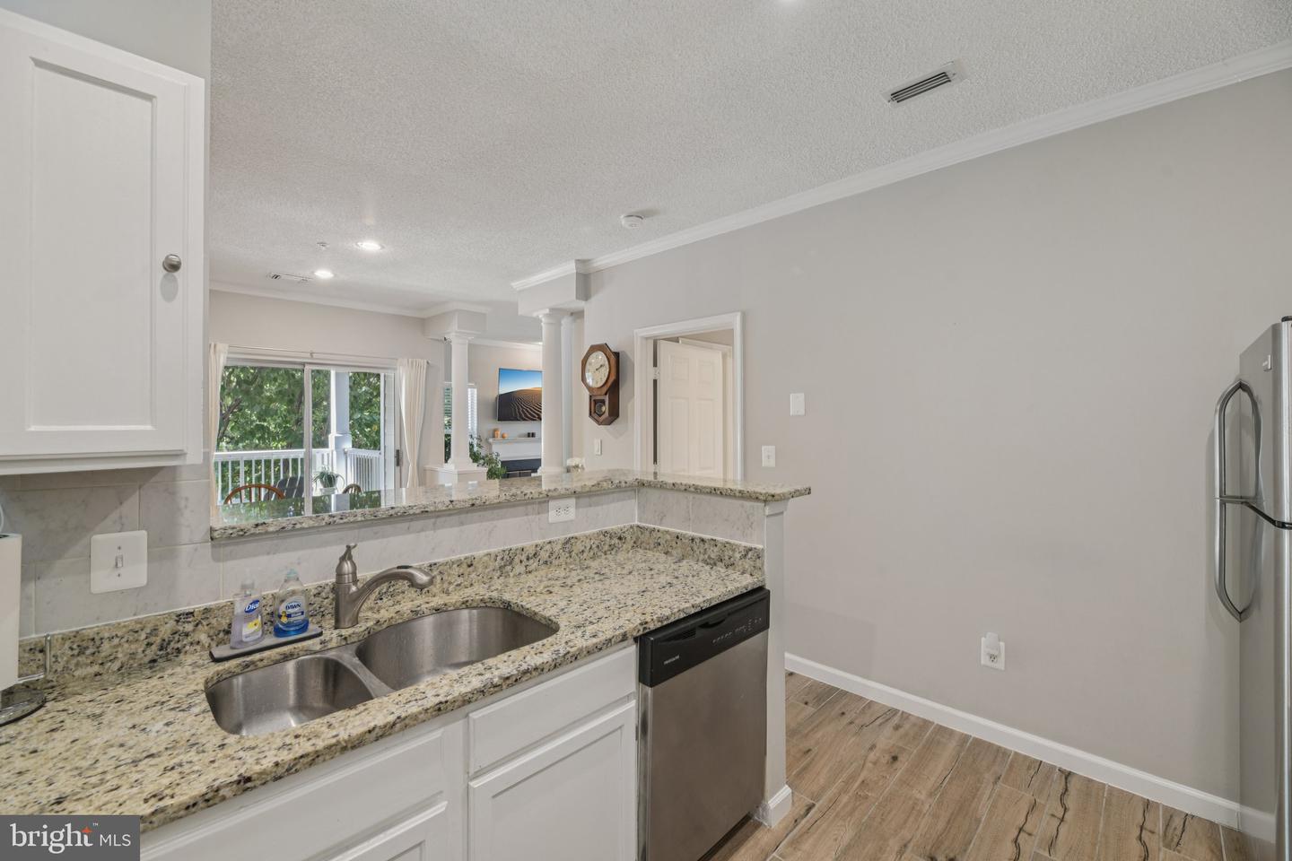 1708 LAKE SHORE CREST DR #26, RESTON, Virginia 20190, 2 Bedrooms Bedrooms, ,2 BathroomsBathrooms,Residential,For sale,1708 LAKE SHORE CREST DR #26,VAFX2264004 MLS # VAFX2264004