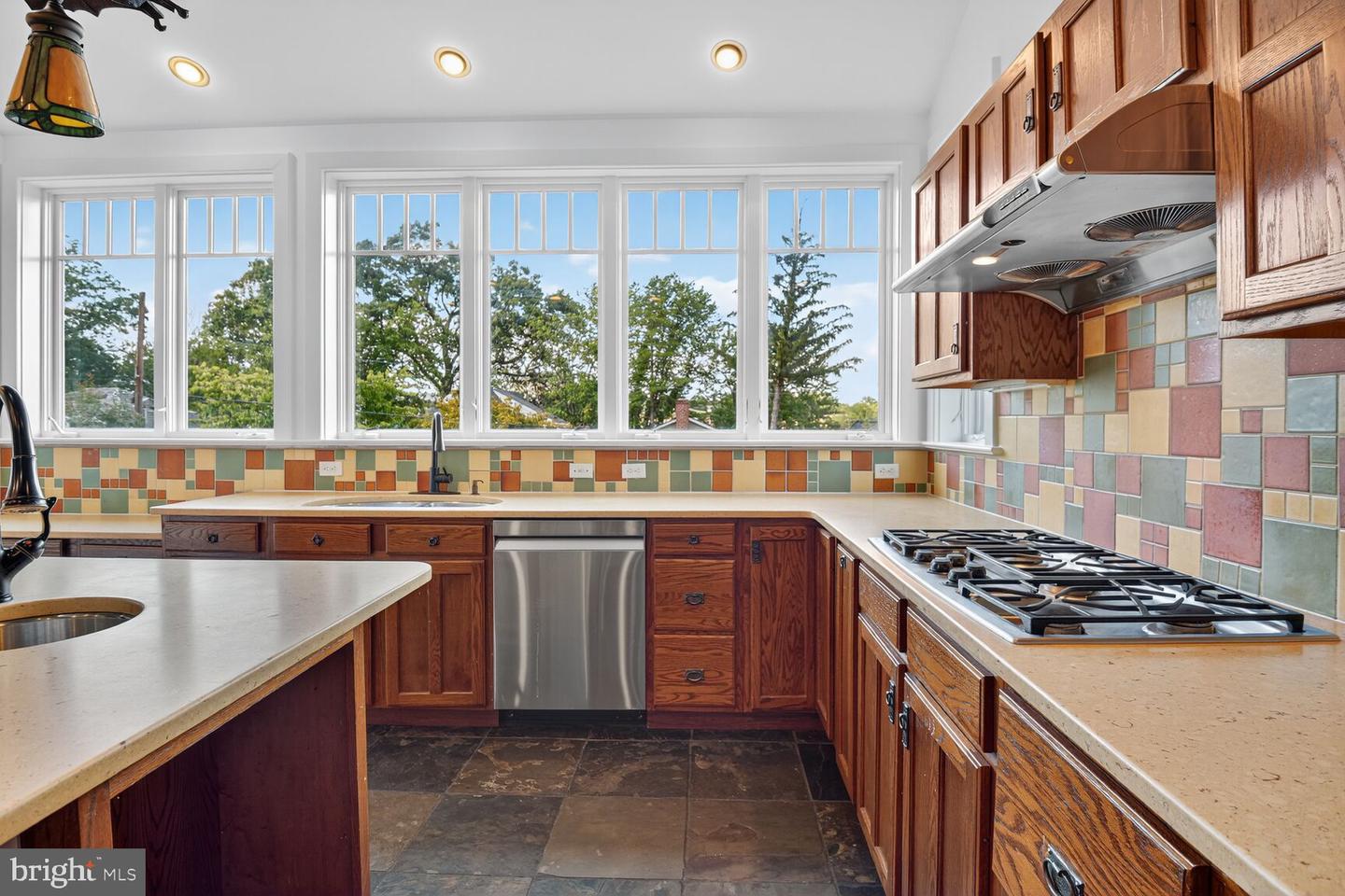 19 WHITTIER ST NW, WASHINGTON, District Of Columbia 20012, 6 Bedrooms Bedrooms, ,4 BathroomsBathrooms,Residential,For sale,19 WHITTIER ST NW,DCDC2217410 MLS # DCDC2217410