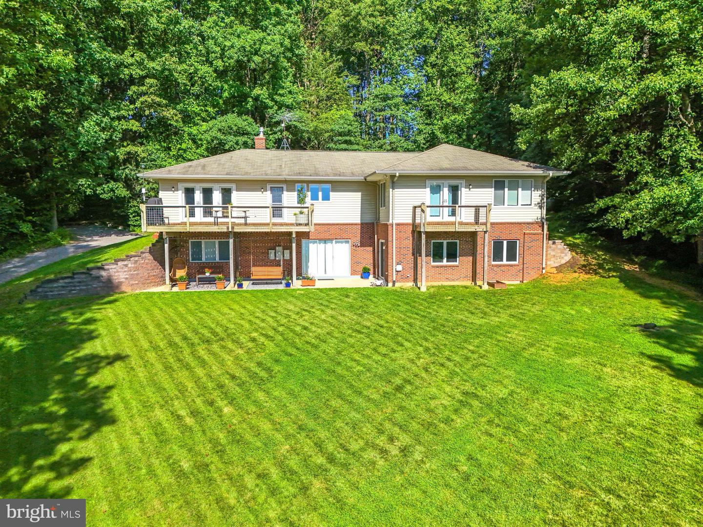 46 ROCK RIDGE LN, CHESTER GAP, Virginia 22623, 4 Bedrooms Bedrooms, 16 Rooms Rooms,4 BathroomsBathrooms,Residential,For sale,46 ROCK RIDGE LN,VARP2002240 MLS # VARP2002240