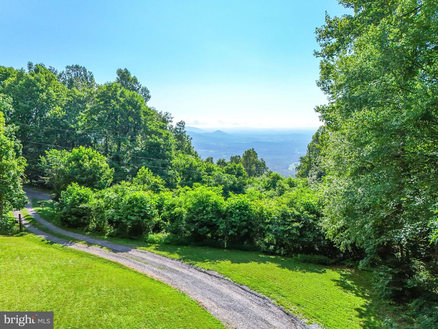 46 ROCK RIDGE LN, CHESTER GAP, Virginia 22623, 4 Bedrooms Bedrooms, 16 Rooms Rooms,4 BathroomsBathrooms,Residential,For sale,46 ROCK RIDGE LN,VARP2002240 MLS # VARP2002240