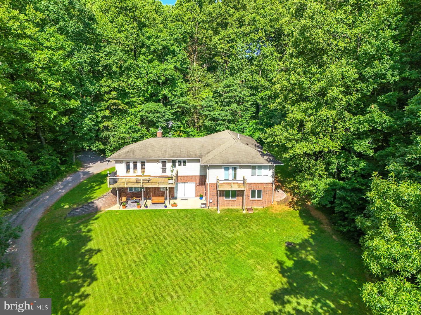 46 ROCK RIDGE LN, CHESTER GAP, Virginia 22623, 4 Bedrooms Bedrooms, 16 Rooms Rooms,4 BathroomsBathrooms,Residential,For sale,46 ROCK RIDGE LN,VARP2002240 MLS # VARP2002240