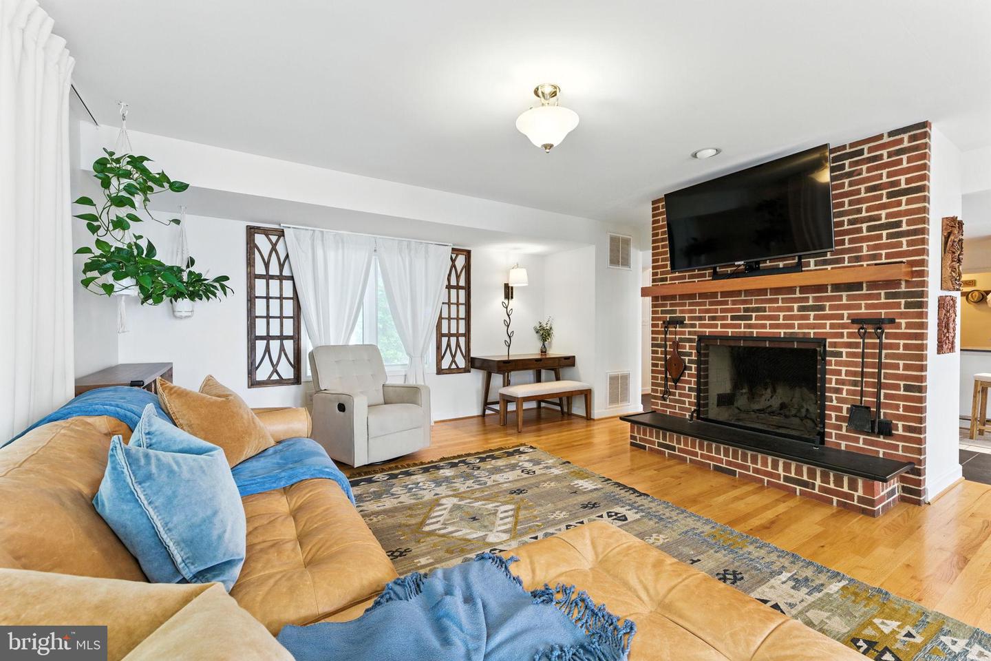46 ROCK RIDGE LN, CHESTER GAP, Virginia 22623, 4 Bedrooms Bedrooms, 16 Rooms Rooms,4 BathroomsBathrooms,Residential,For sale,46 ROCK RIDGE LN,VARP2002240 MLS # VARP2002240
