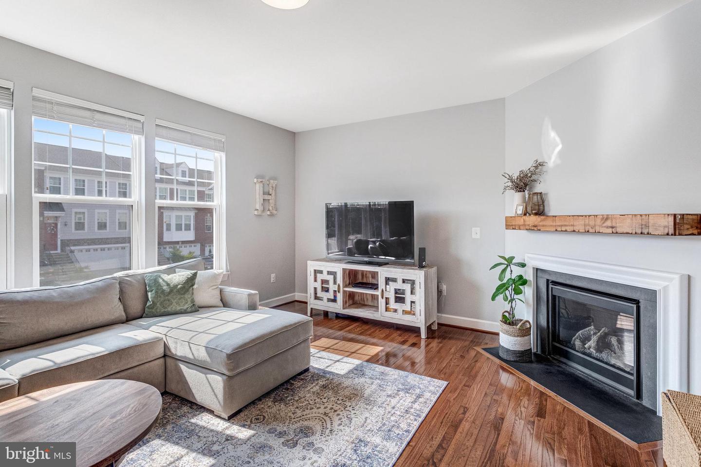 16636 DANRIDGE MANOR DR, WOODBRIDGE, Virginia 22191, 3 Bedrooms Bedrooms, ,3 BathroomsBathrooms,Residential,For sale,16636 DANRIDGE MANOR DR,VAPW2102934 MLS # VAPW2102934