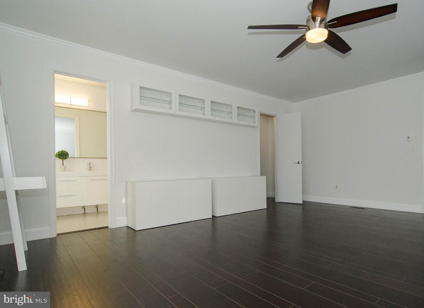 3335 OAKSHADE CT, FAIRFAX, Virginia 22033, 3 Bedrooms Bedrooms, 10 Rooms Rooms,2 BathroomsBathrooms,Residential,For sale,3335 OAKSHADE CT,VAFX2264188 MLS # VAFX2264188