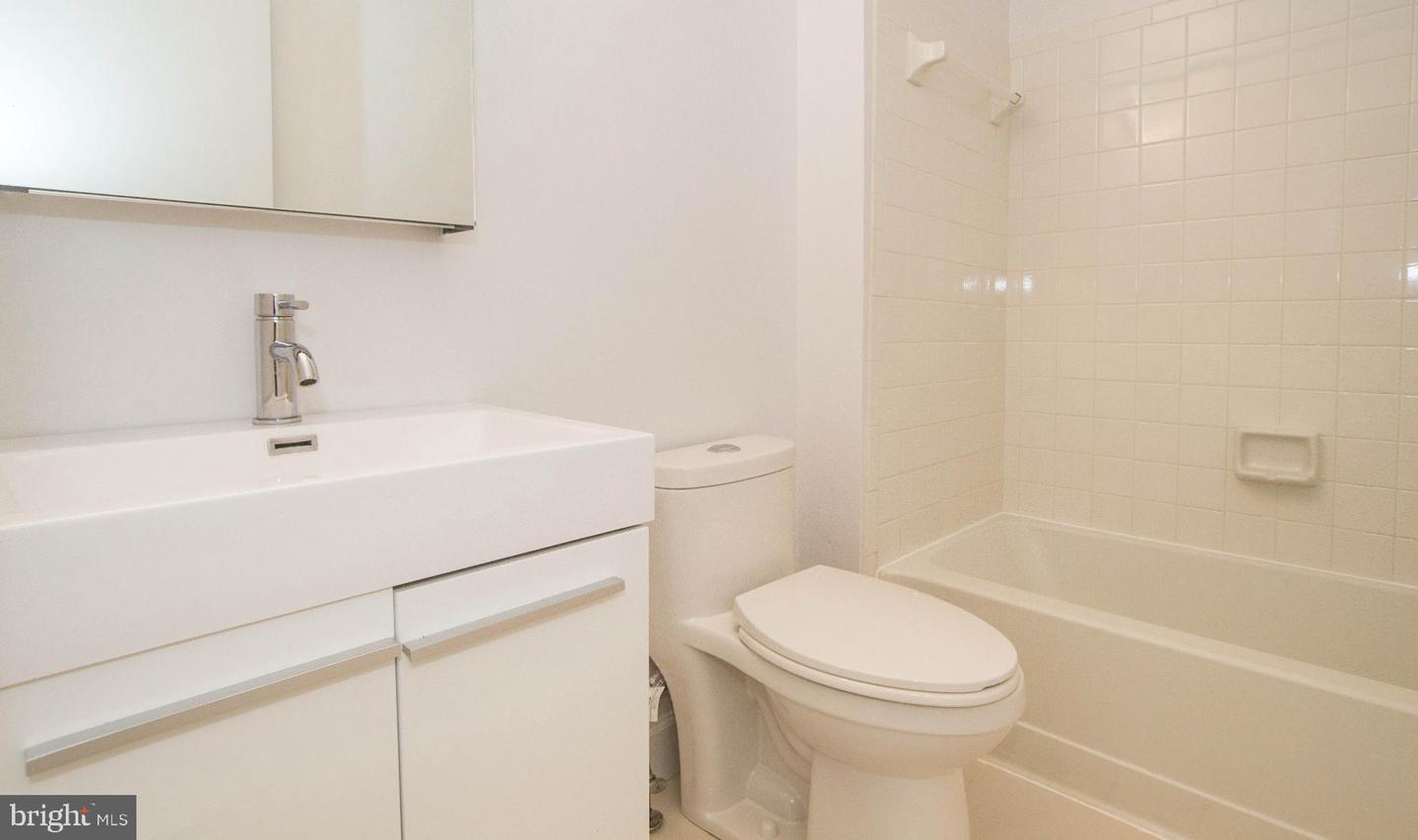 3335 OAKSHADE CT, FAIRFAX, Virginia 22033, 3 Bedrooms Bedrooms, 10 Rooms Rooms,2 BathroomsBathrooms,Residential,For sale,3335 OAKSHADE CT,VAFX2264188 MLS # VAFX2264188