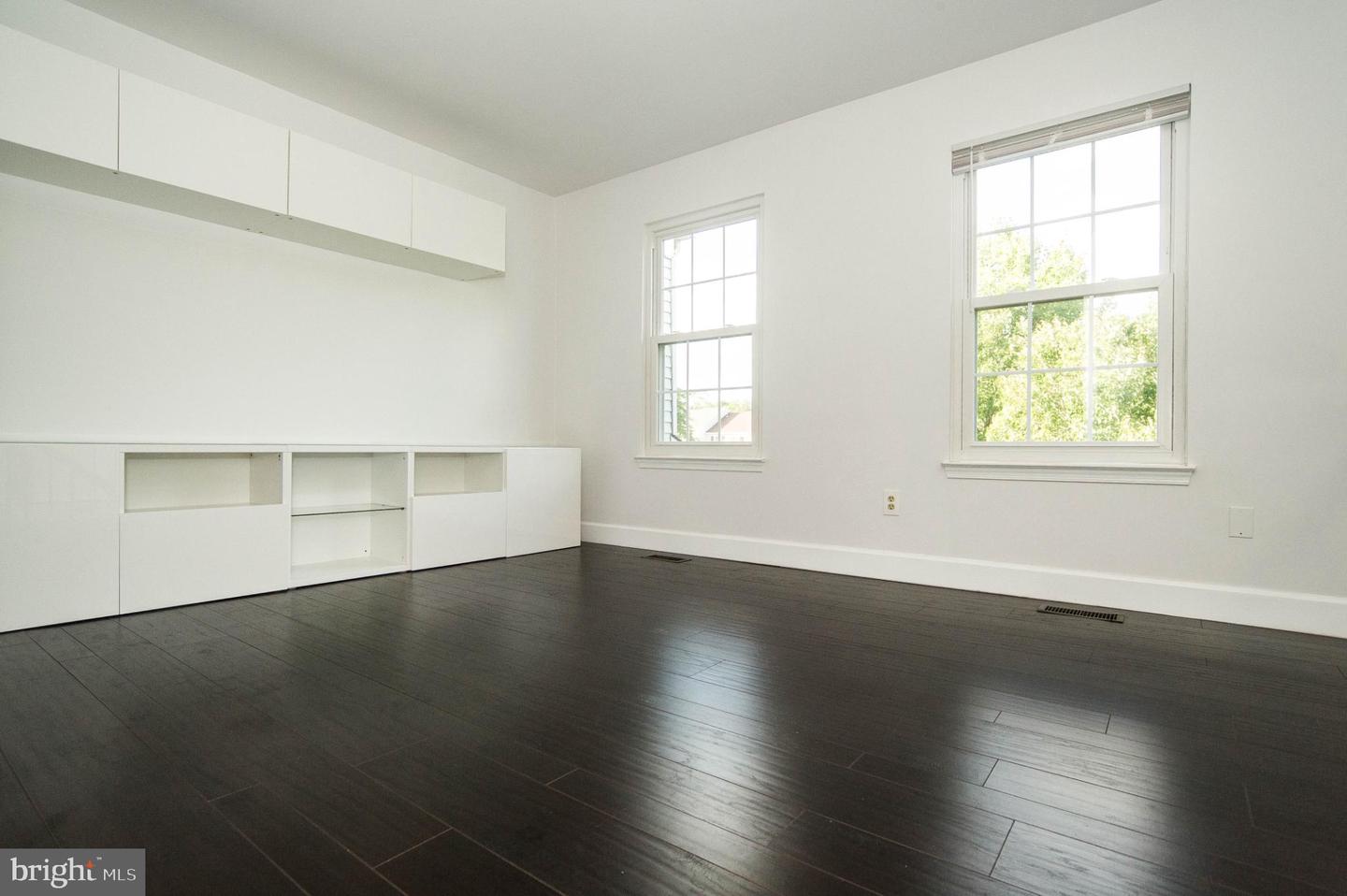 3335 OAKSHADE CT, FAIRFAX, Virginia 22033, 3 Bedrooms Bedrooms, 10 Rooms Rooms,2 BathroomsBathrooms,Residential,For sale,3335 OAKSHADE CT,VAFX2264188 MLS # VAFX2264188