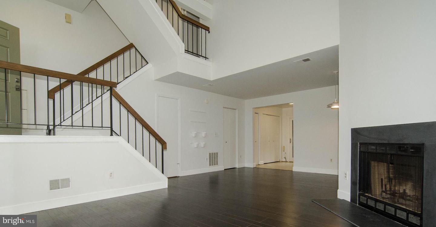 3335 OAKSHADE CT, FAIRFAX, Virginia 22033, 3 Bedrooms Bedrooms, 10 Rooms Rooms,2 BathroomsBathrooms,Residential,For sale,3335 OAKSHADE CT,VAFX2264188 MLS # VAFX2264188