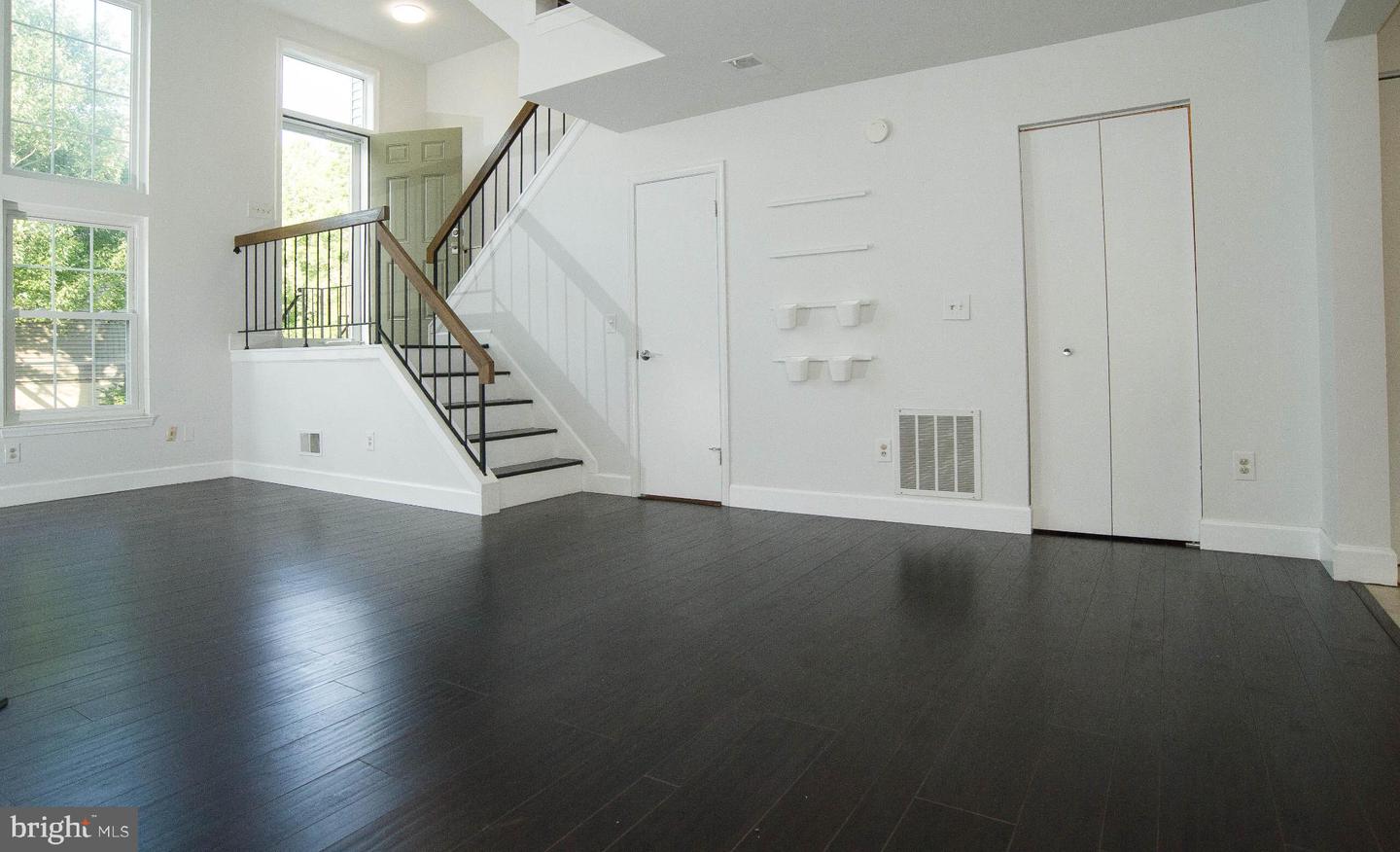 3335 OAKSHADE CT, FAIRFAX, Virginia 22033, 3 Bedrooms Bedrooms, 10 Rooms Rooms,2 BathroomsBathrooms,Residential,For sale,3335 OAKSHADE CT,VAFX2264188 MLS # VAFX2264188