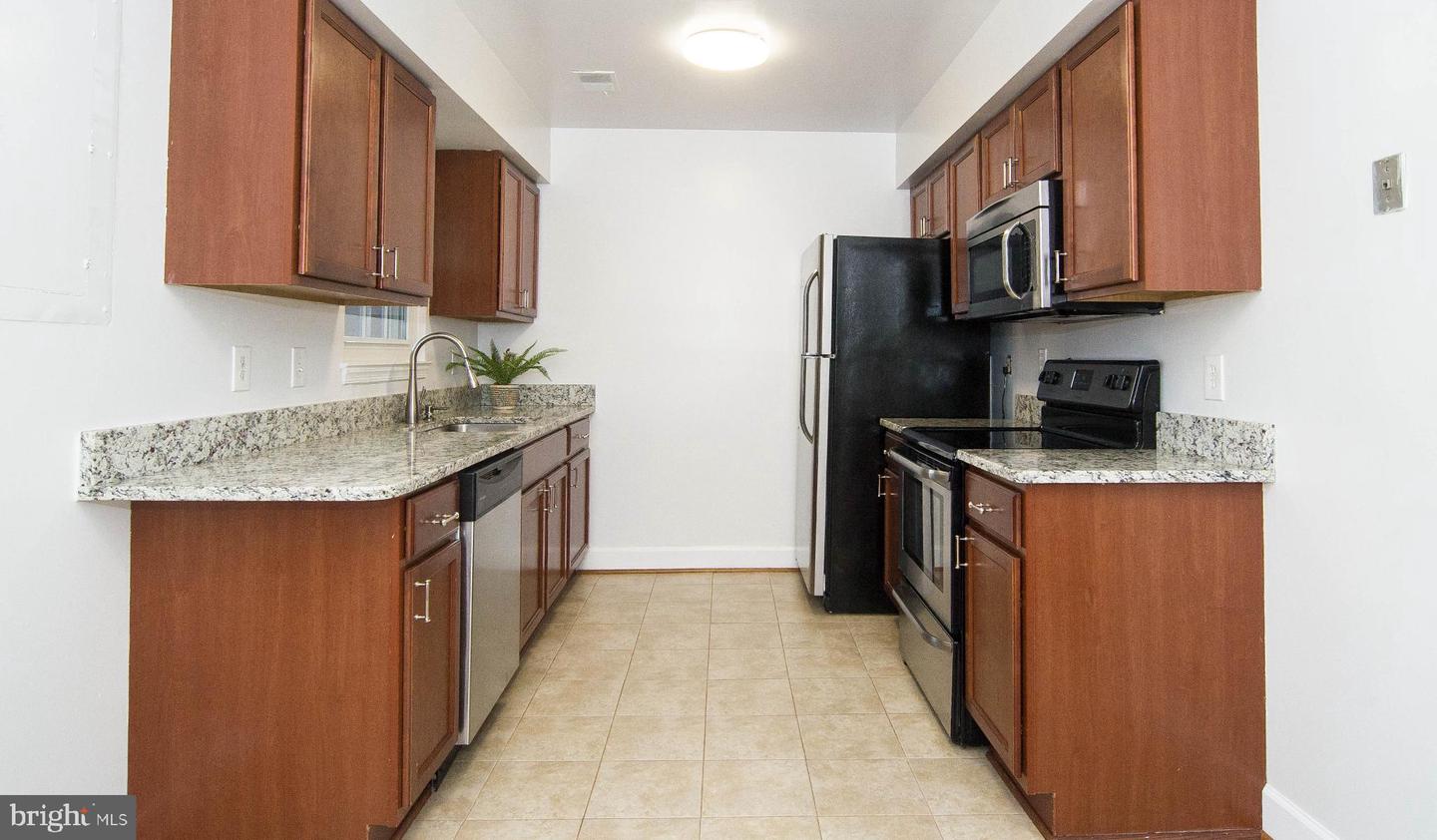 3335 OAKSHADE CT, FAIRFAX, Virginia 22033, 3 Bedrooms Bedrooms, 10 Rooms Rooms,2 BathroomsBathrooms,Residential,For sale,3335 OAKSHADE CT,VAFX2264188 MLS # VAFX2264188