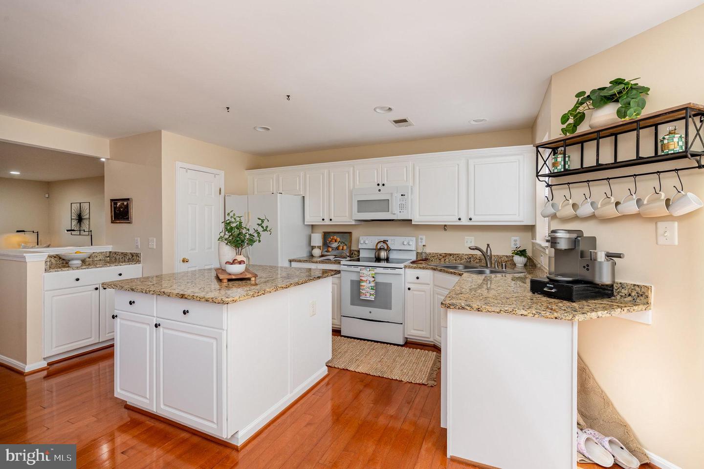13531 GROUSERUN LN, BRISTOW, Virginia 20136, 2 Bedrooms Bedrooms, 4 Rooms Rooms,2 BathroomsBathrooms,Residential,For sale,13531 GROUSERUN LN,VAPW2102938 MLS # VAPW2102938