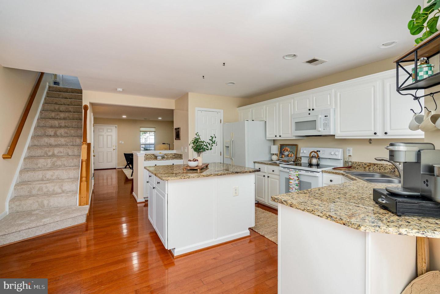 13531 GROUSERUN LN, BRISTOW, Virginia 20136, 2 Bedrooms Bedrooms, 4 Rooms Rooms,2 BathroomsBathrooms,Residential,For sale,13531 GROUSERUN LN,VAPW2102938 MLS # VAPW2102938