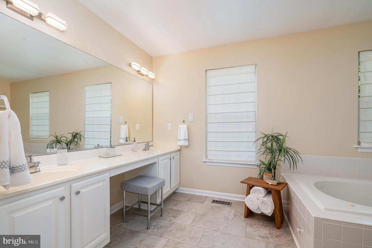 13531 GROUSERUN LN, BRISTOW, Virginia 20136, 2 Bedrooms Bedrooms, 4 Rooms Rooms,2 BathroomsBathrooms,Residential,For sale,13531 GROUSERUN LN,VAPW2102938 MLS # VAPW2102938