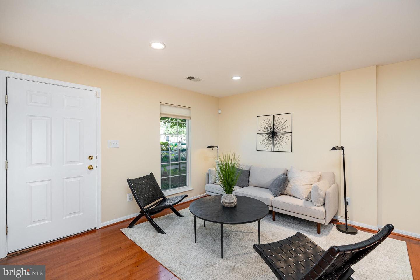 13531 GROUSERUN LN, BRISTOW, Virginia 20136, 2 Bedrooms Bedrooms, 4 Rooms Rooms,2 BathroomsBathrooms,Residential,For sale,13531 GROUSERUN LN,VAPW2102938 MLS # VAPW2102938