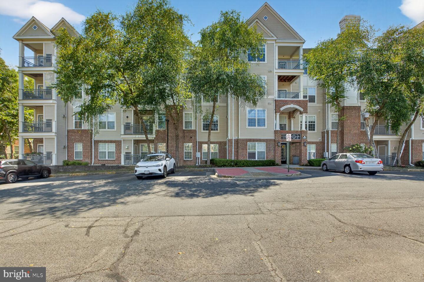 3021 NICOSH CIR #1108, FALLS CHURCH, Virginia 22042, 2 Bedrooms Bedrooms, ,2 BathroomsBathrooms,Residential,For sale,3021 NICOSH CIR #1108,VAFX2263948 MLS # VAFX2263948