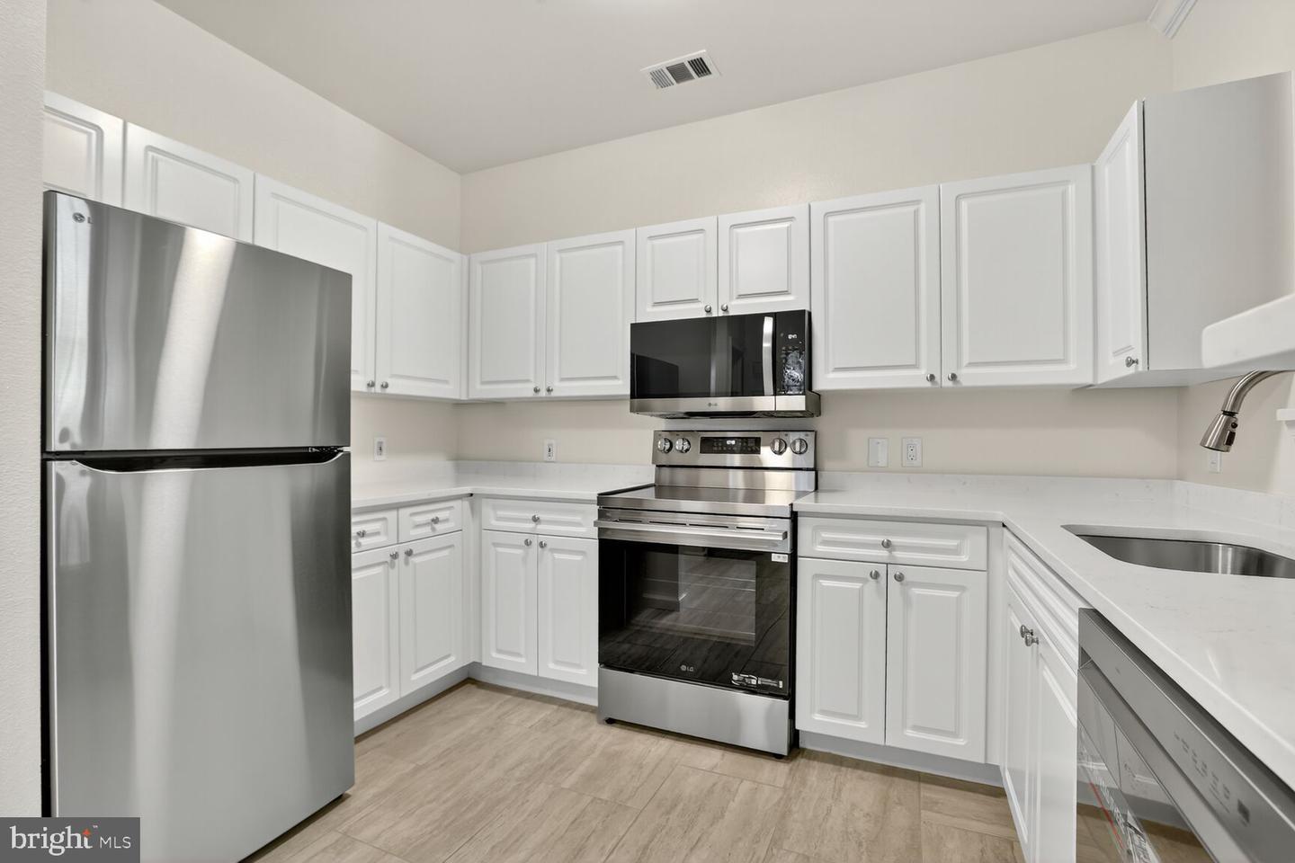 3021 NICOSH CIR #1108, FALLS CHURCH, Virginia 22042, 2 Bedrooms Bedrooms, ,2 BathroomsBathrooms,Residential,For sale,3021 NICOSH CIR #1108,VAFX2263948 MLS # VAFX2263948