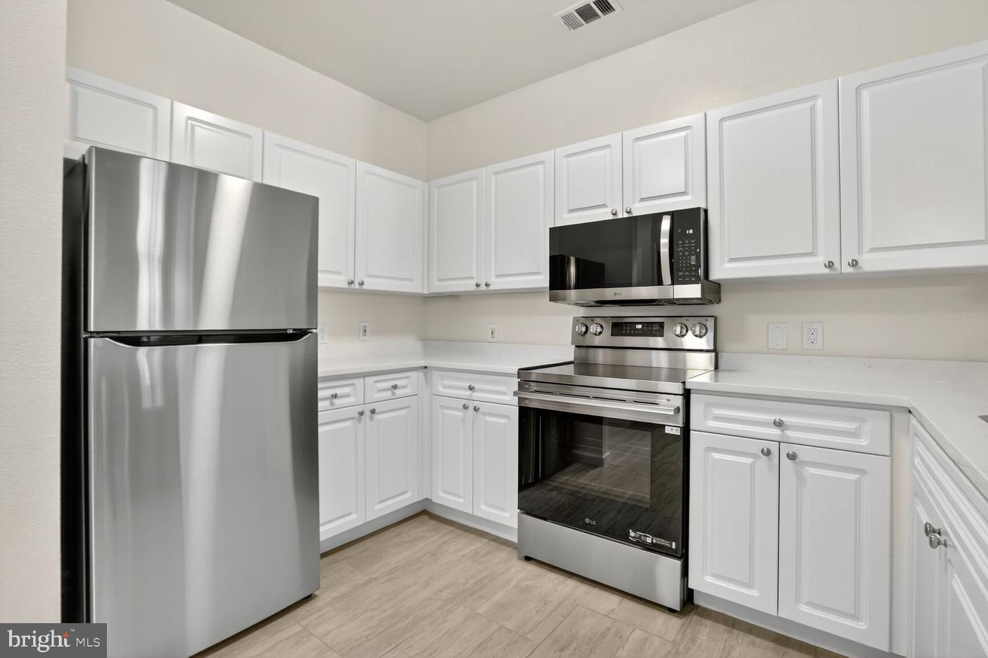 3021 NICOSH CIR #1108, FALLS CHURCH, Virginia 22042, 2 Bedrooms Bedrooms, ,2 BathroomsBathrooms,Residential,For sale,3021 NICOSH CIR #1108,VAFX2263948 MLS # VAFX2263948