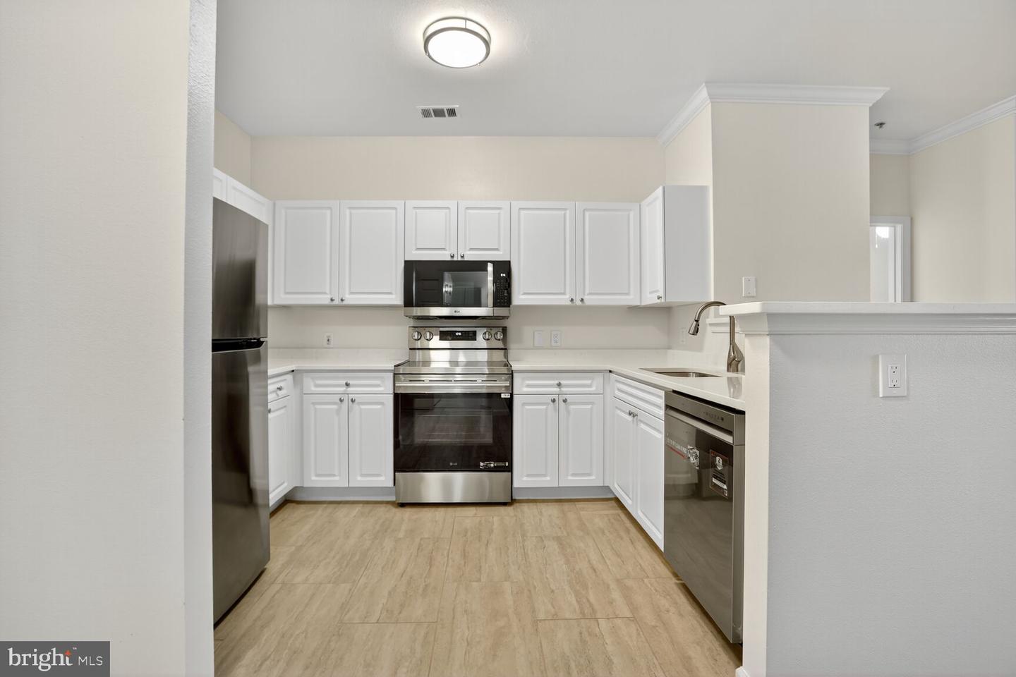 3021 NICOSH CIR #1108, FALLS CHURCH, Virginia 22042, 2 Bedrooms Bedrooms, ,2 BathroomsBathrooms,Residential,For sale,3021 NICOSH CIR #1108,VAFX2263948 MLS # VAFX2263948