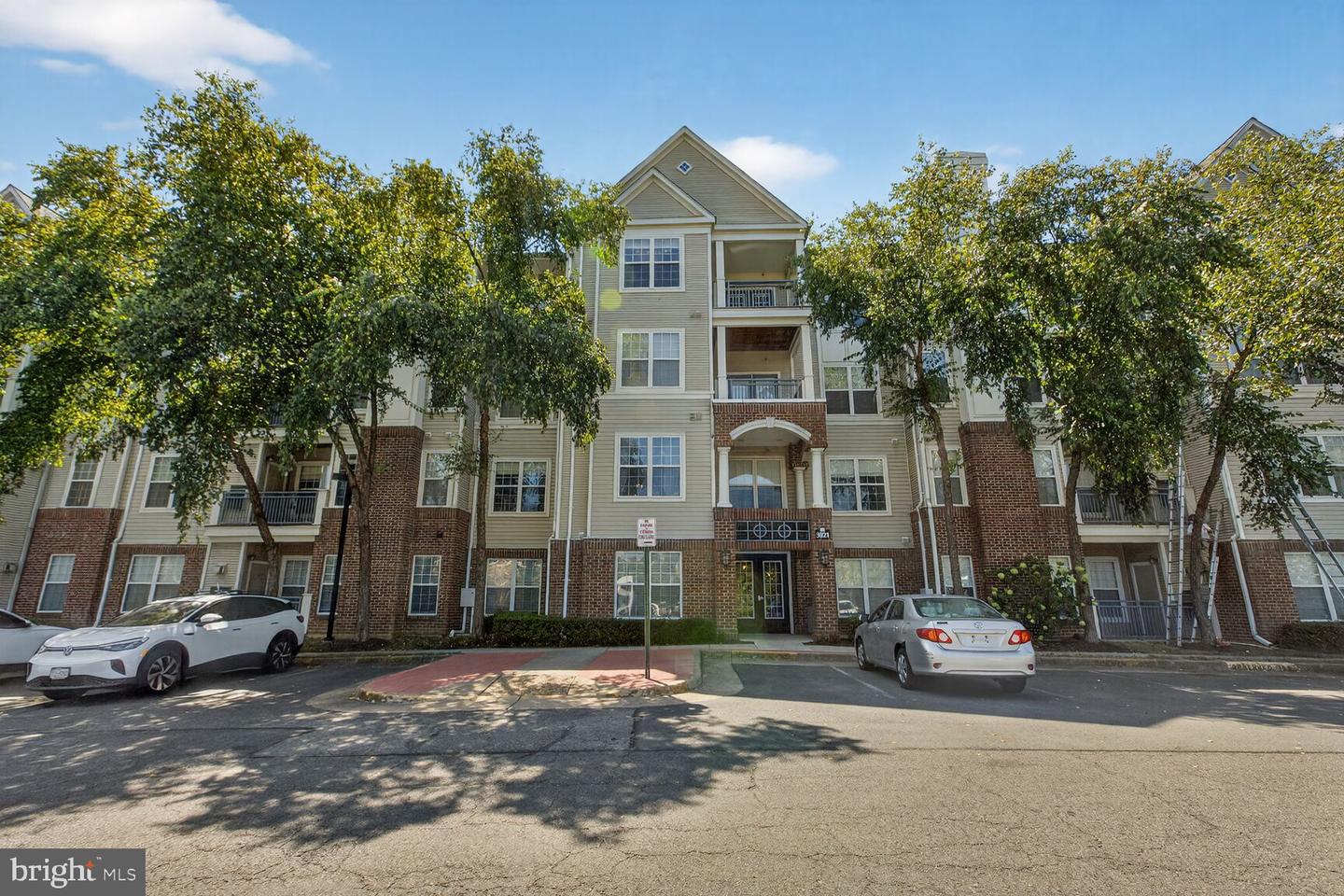 3021 NICOSH CIR #1108, FALLS CHURCH, Virginia 22042, 2 Bedrooms Bedrooms, ,2 BathroomsBathrooms,Residential,For sale,3021 NICOSH CIR #1108,VAFX2263948 MLS # VAFX2263948