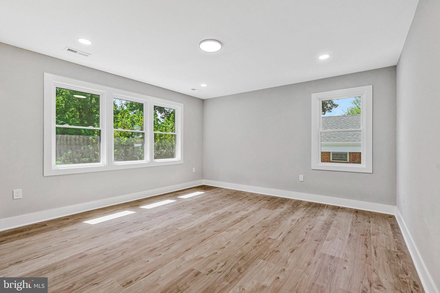 10211 STRATFORD AVE, FAIRFAX, Virginia 22030, 5 Bedrooms Bedrooms, ,4 BathroomsBathrooms,Residential,For sale,10211 STRATFORD AVE,VAFC2006900 MLS # VAFC2006900