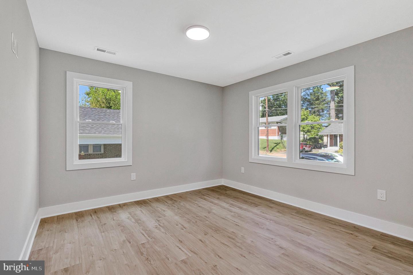10211 STRATFORD AVE, FAIRFAX, Virginia 22030, 5 Bedrooms Bedrooms, ,4 BathroomsBathrooms,Residential,For sale,10211 STRATFORD AVE,VAFC2006900 MLS # VAFC2006900