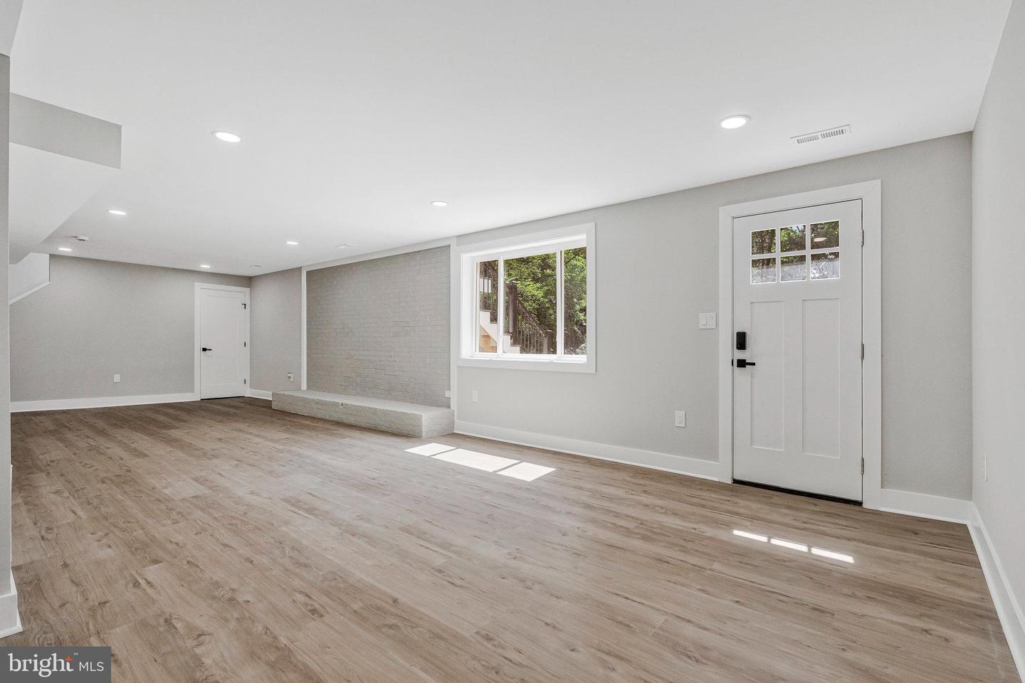 10211 STRATFORD AVE, FAIRFAX, Virginia 22030, 5 Bedrooms Bedrooms, ,4 BathroomsBathrooms,Residential,For sale,10211 STRATFORD AVE,VAFC2006900 MLS # VAFC2006900