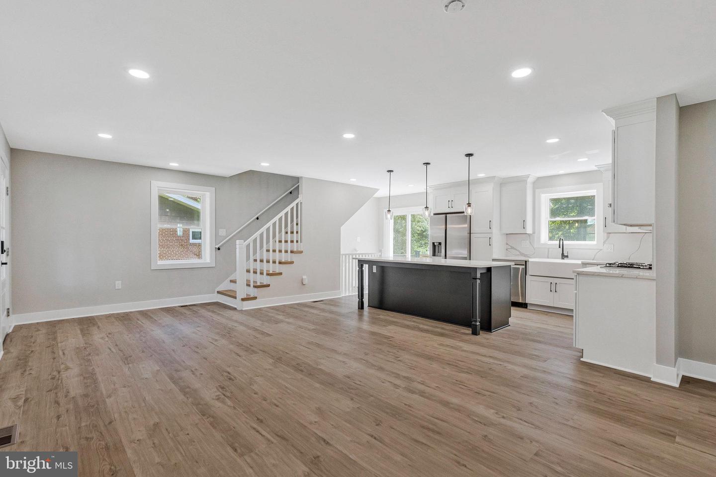 10211 STRATFORD AVE, FAIRFAX, Virginia 22030, 5 Bedrooms Bedrooms, ,4 BathroomsBathrooms,Residential,For sale,10211 STRATFORD AVE,VAFC2006900 MLS # VAFC2006900