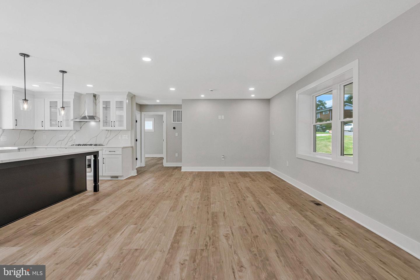 10211 STRATFORD AVE, FAIRFAX, Virginia 22030, 5 Bedrooms Bedrooms, ,4 BathroomsBathrooms,Residential,For sale,10211 STRATFORD AVE,VAFC2006900 MLS # VAFC2006900