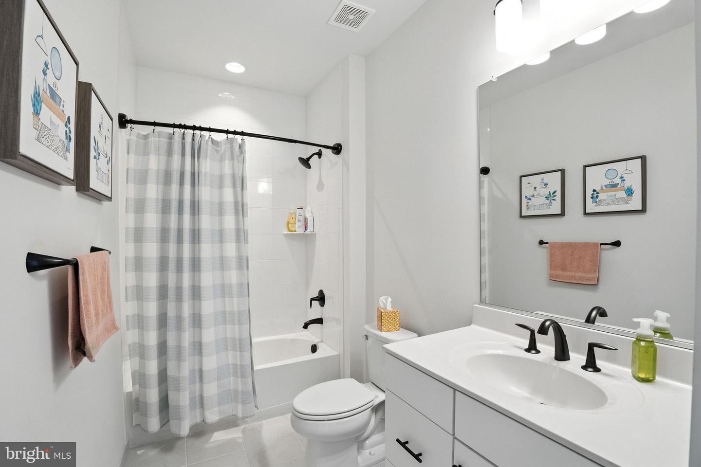 25434 NICHOLS ORCHARD TER, CHANTILLY, Virginia 20152, 3 Bedrooms Bedrooms, ,2 BathroomsBathrooms,Residential,For sale,25434 NICHOLS ORCHARD TER,VALO2105612 MLS # VALO2105612