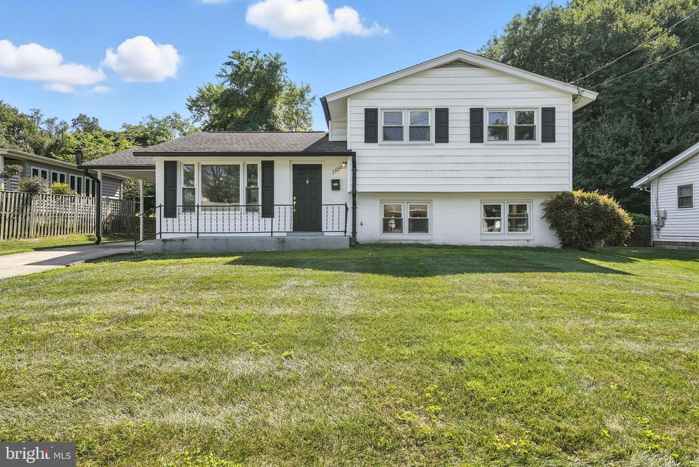 3924 LINCOLNSHIRE ST, ANNANDALE, Virginia 22003, 3 Bedrooms Bedrooms, 12 Rooms Rooms,2 BathroomsBathrooms,Residential,For sale,3924 LINCOLNSHIRE ST,VAFX2263918 MLS # VAFX2263918