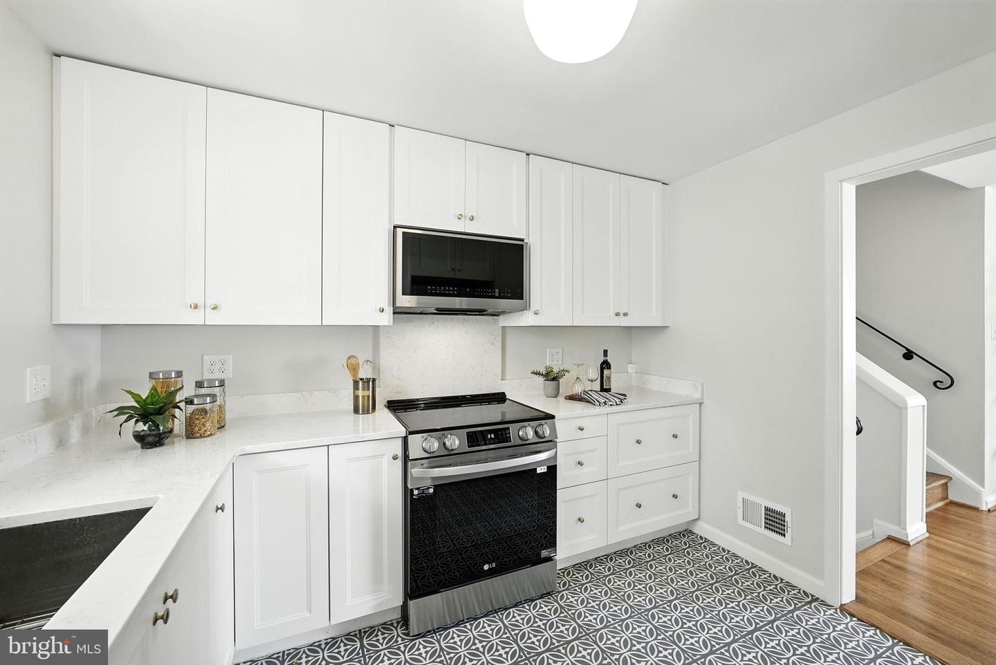 3924 LINCOLNSHIRE ST, ANNANDALE, Virginia 22003, 3 Bedrooms Bedrooms, 12 Rooms Rooms,2 BathroomsBathrooms,Residential,For sale,3924 LINCOLNSHIRE ST,VAFX2263918 MLS # VAFX2263918