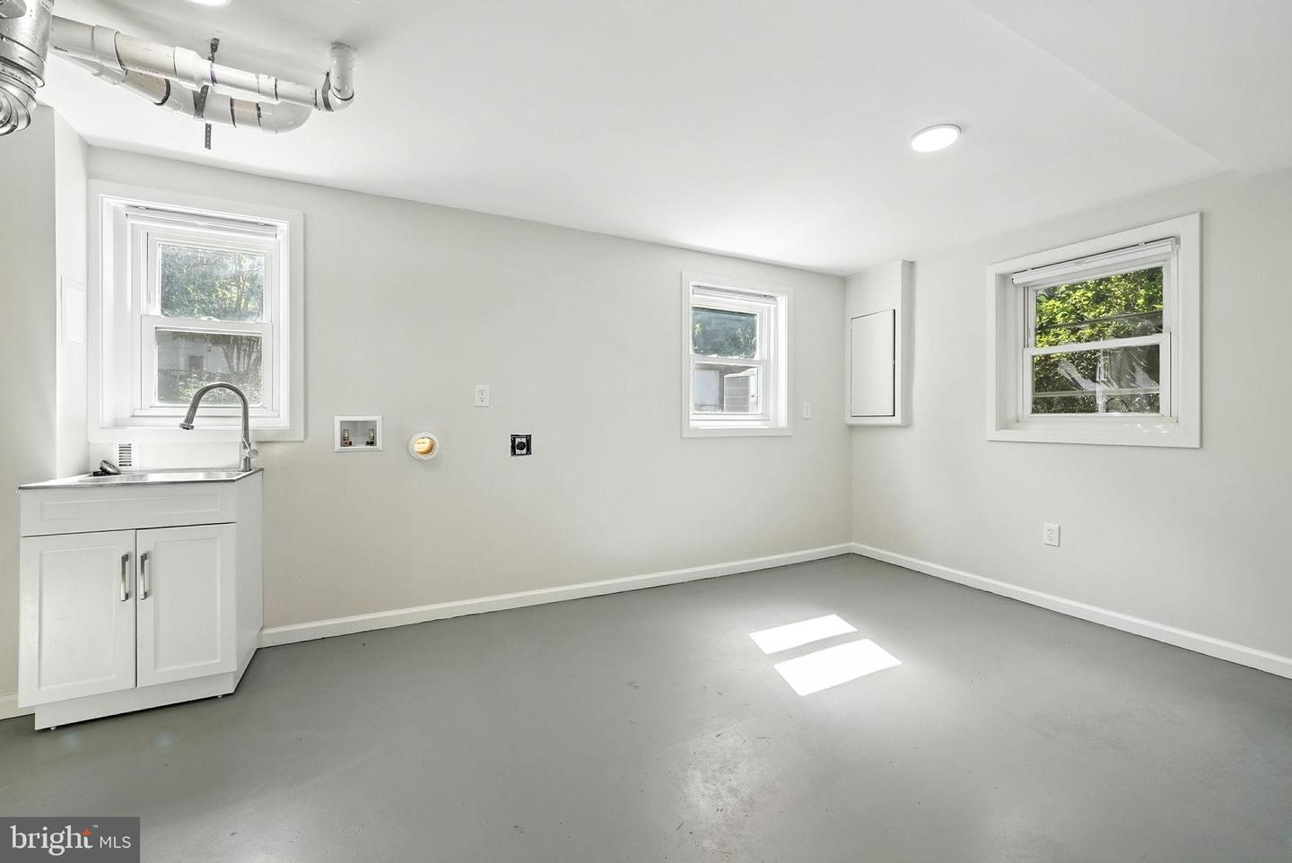 3924 LINCOLNSHIRE ST, ANNANDALE, Virginia 22003, 3 Bedrooms Bedrooms, 12 Rooms Rooms,2 BathroomsBathrooms,Residential,For sale,3924 LINCOLNSHIRE ST,VAFX2263918 MLS # VAFX2263918